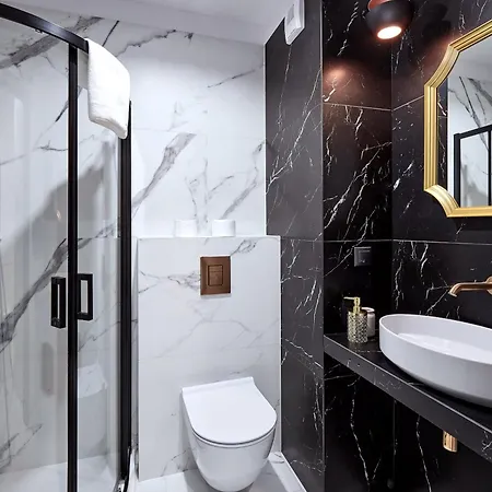 Nadolnik With Mezzanine By Bookinghost شقة